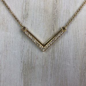 V necklace gold